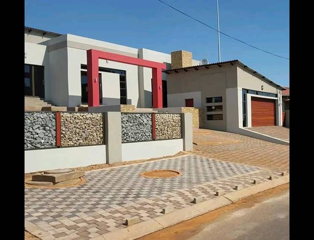 LAND FOR SALE IN WOODHILL ESTATE